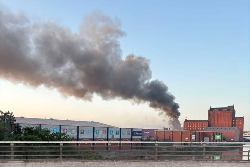 Three teenagers arrested on suspicion of arson after fire in Grimsby’s ...