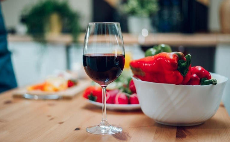 Biological age and Mediterranean diet secrets: Could wine really slow ...