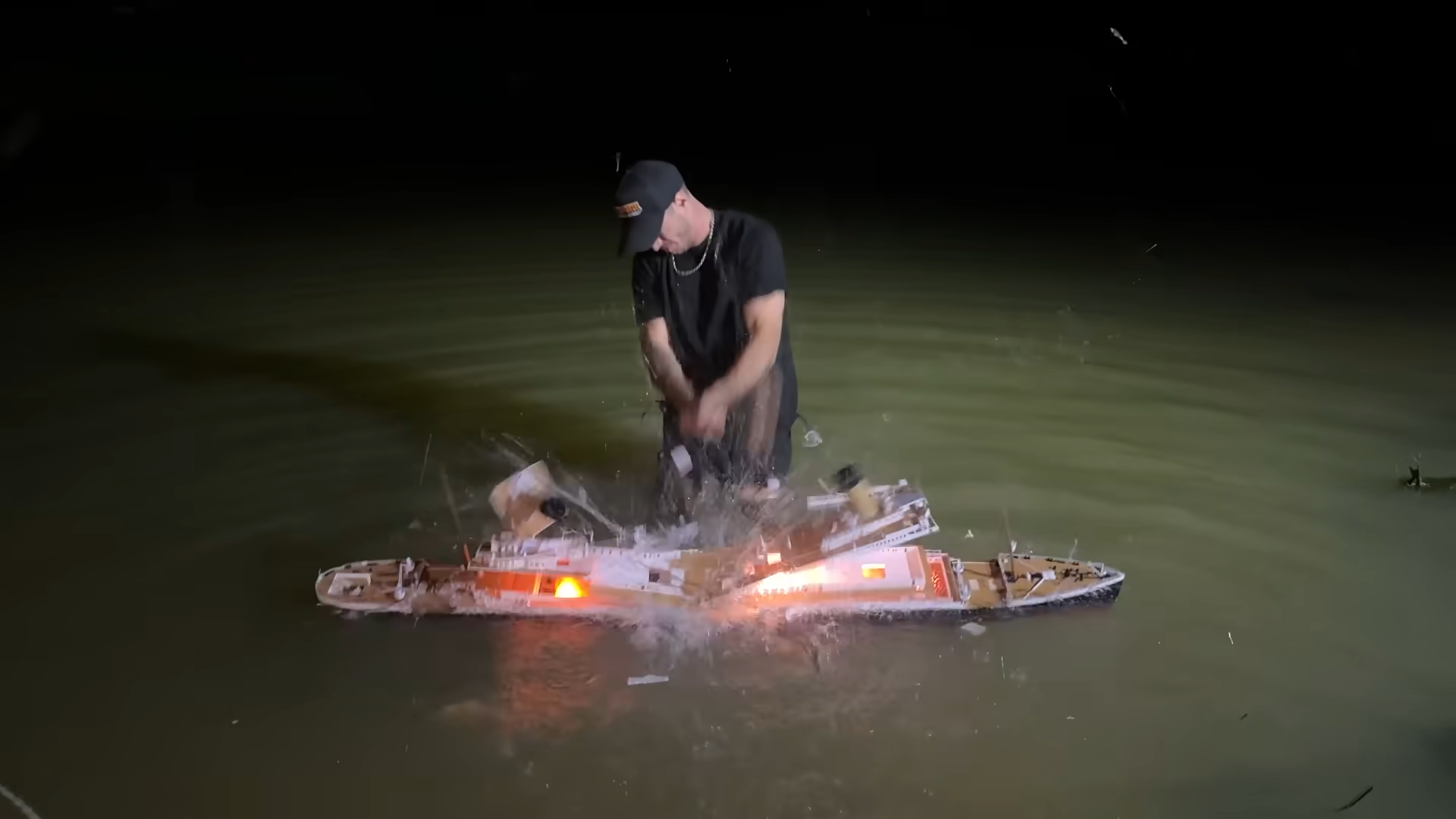 Watch how the sinking of the Titanic really looked