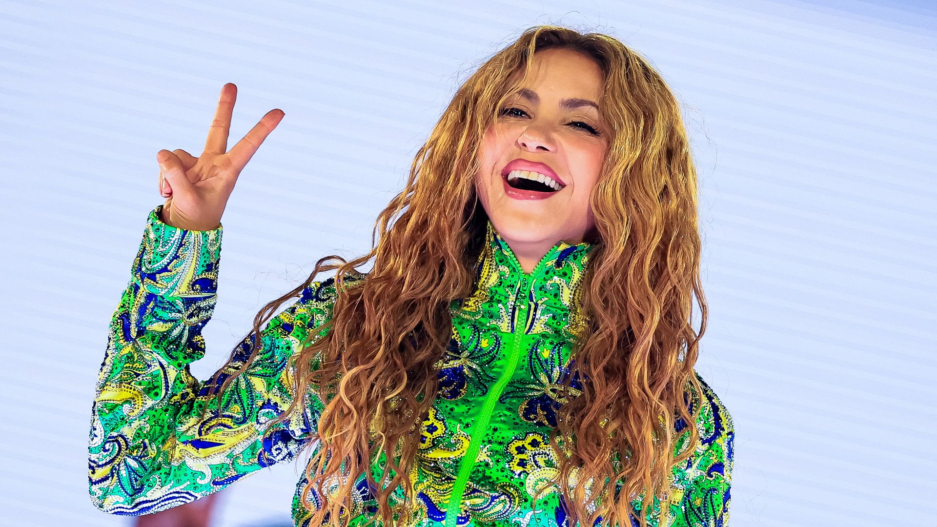 Shakira teaches her sons and their friends how to wakeboard [PHOTOS]