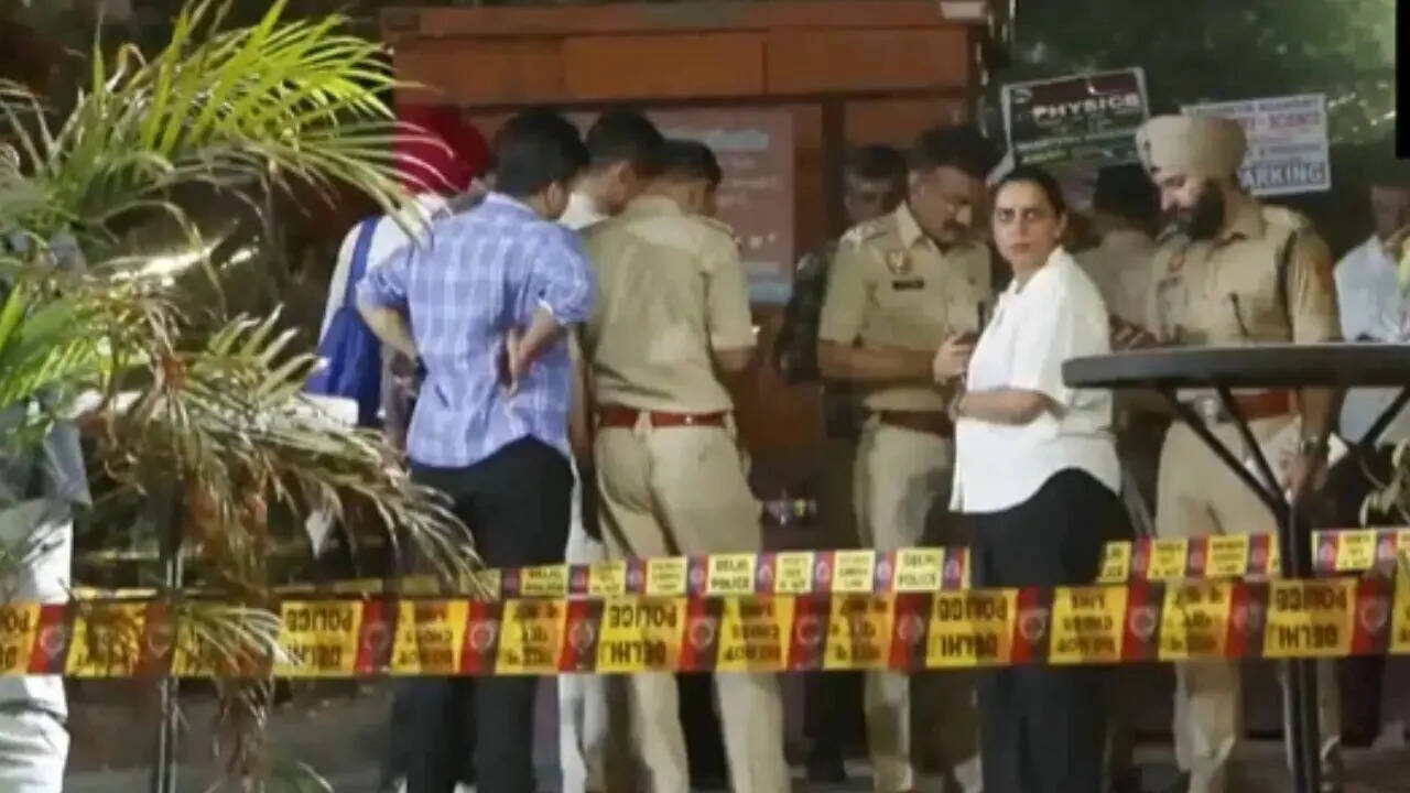 Southeast Delhi firing: Teen shot after dispute at eatery in Amar ...