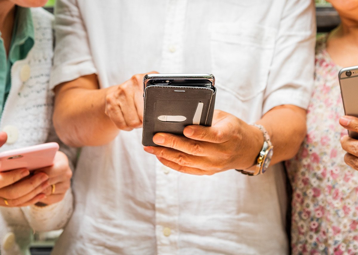 Nostalgia Distorts Online Judgment, Scammers Exploit It