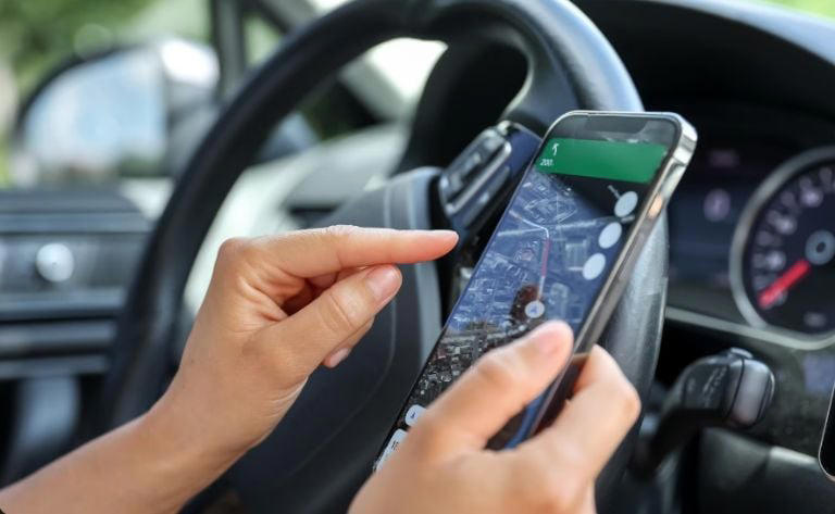 Esta es la multa por usar GPS mientras manejas en el EDOMEX: así puedes ...