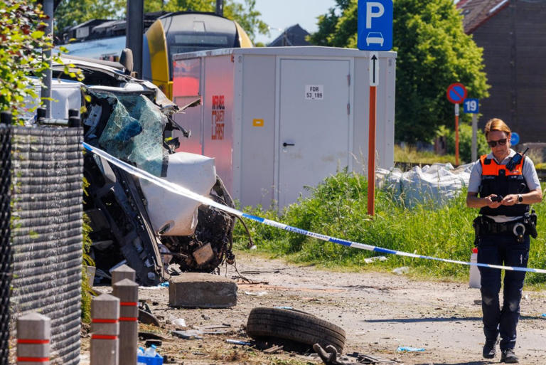 4 killed, 5 seriously injured after school bus, train collide in Belgium