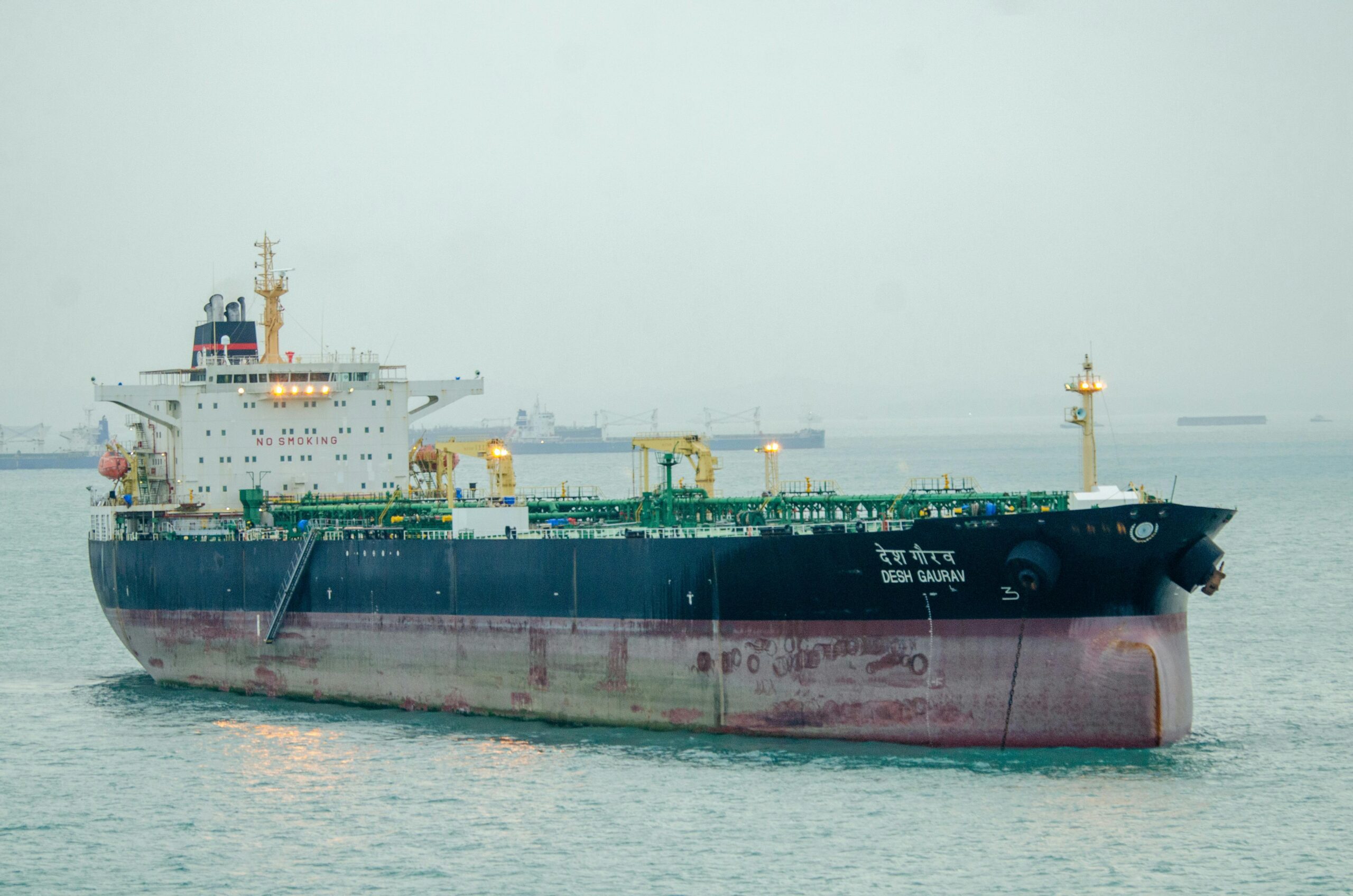1,500 ships trapped by Iran war