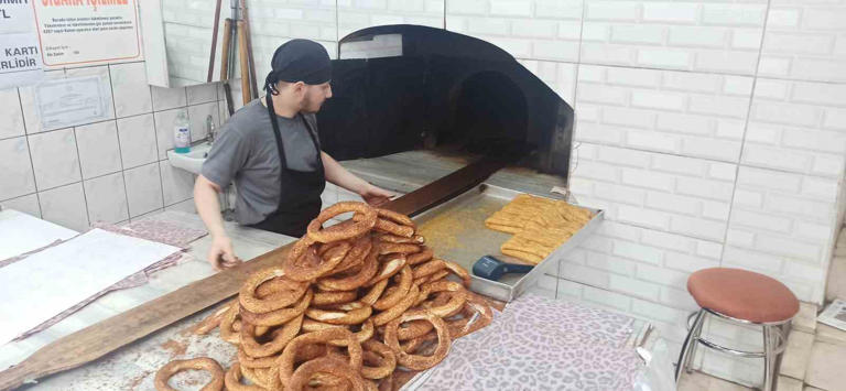 Devrek’in asırlık simit fırınında bayram mesaisi