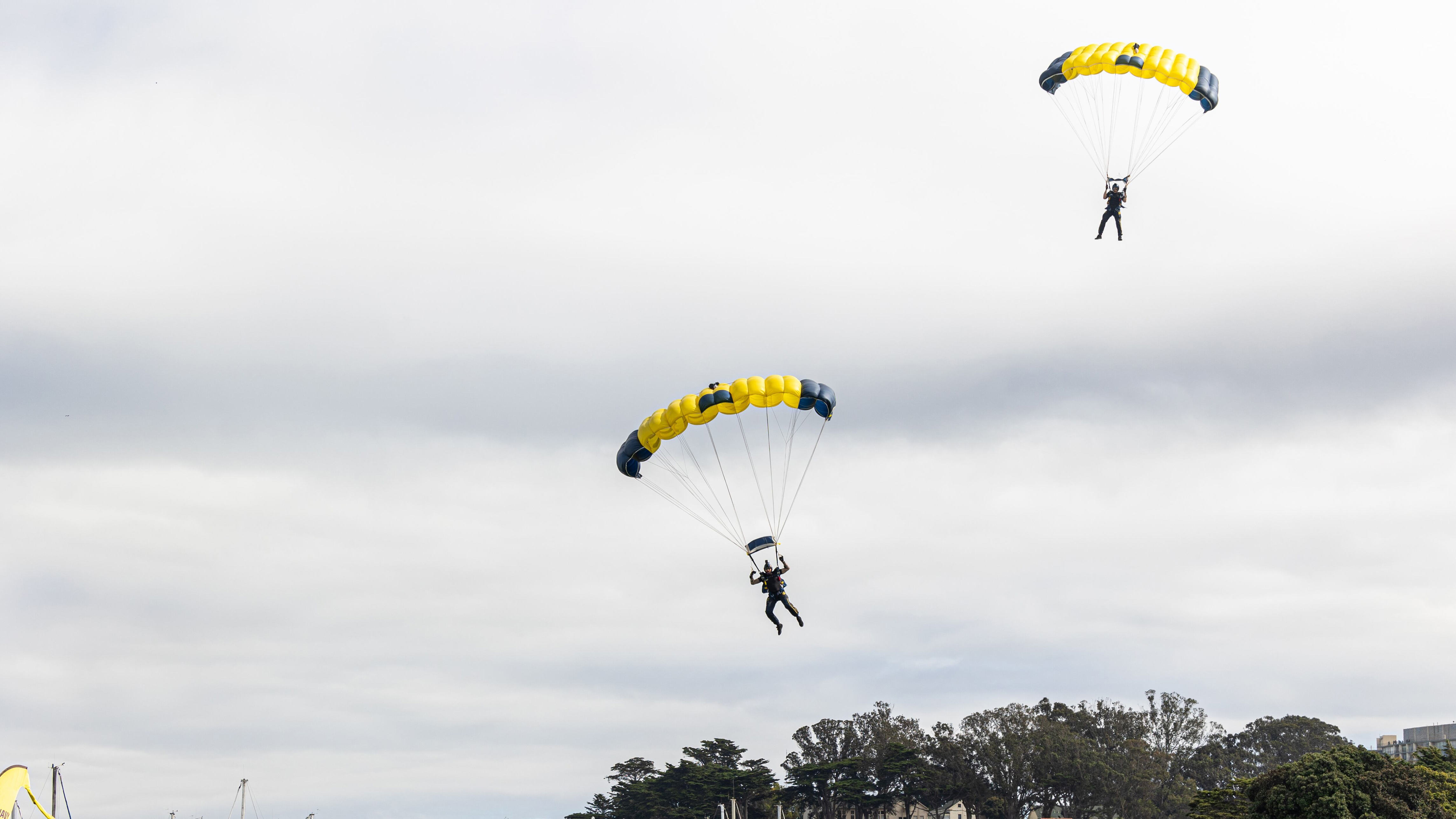 Skydiver dies after midair collision with another jumper