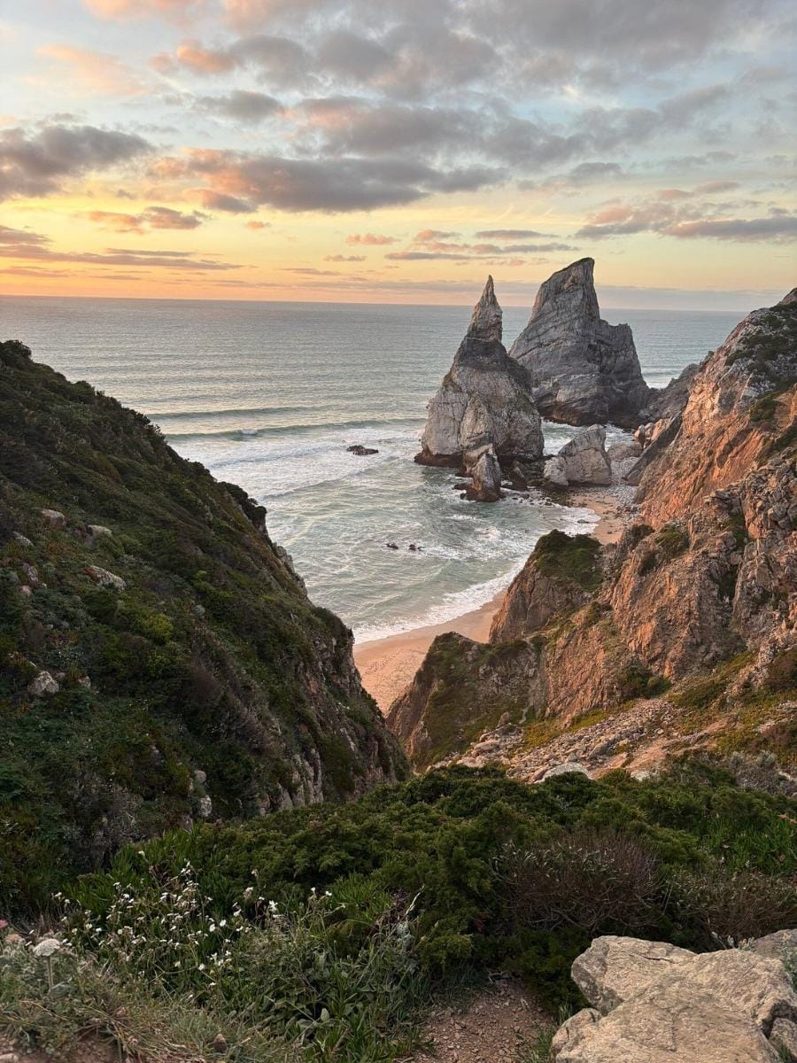 7 praias em Portugal com rochas e pedras para aventureiros