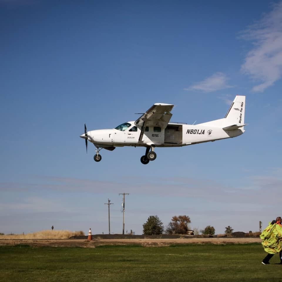 Skydiver killed, another injured after midair collision in Washington state