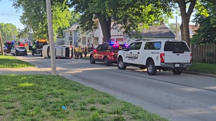 Police: Teen crashes stolen car after fleeing police in Moline