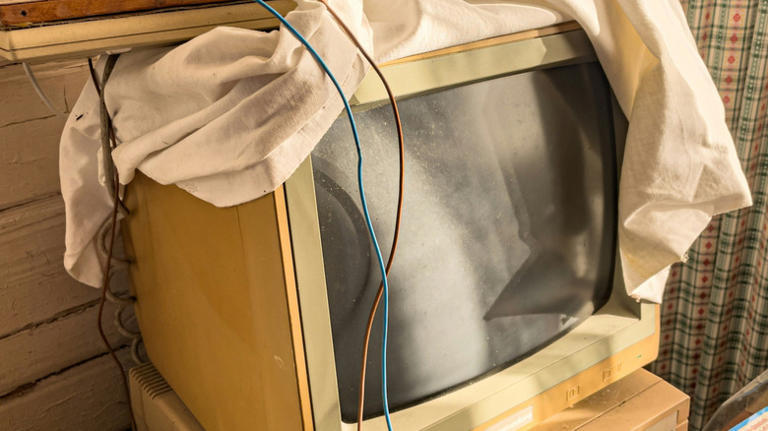 Everyone had these PC cases in the '90s, and now they're making a ...