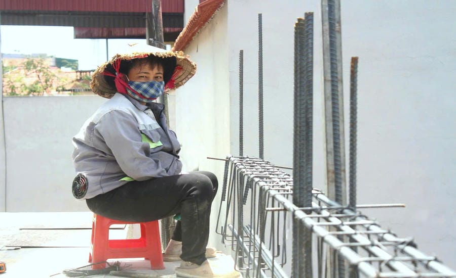Lao động tìm đủ cách ứng phó thời tiết khắc nghiệt