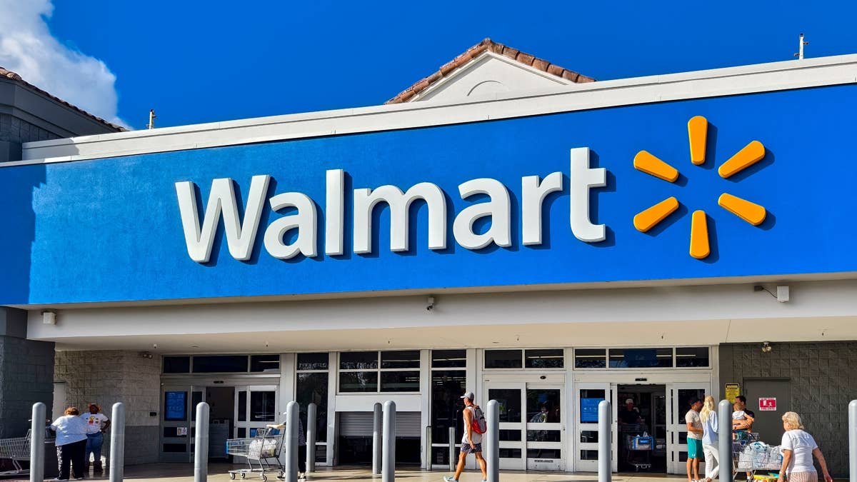 Walmart has a nugget ice maker that cranks out up to 44 pounds per day ...