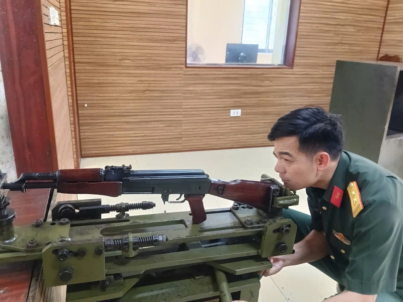 Lính kỹ thuật gỡ nút thắt từ thực tiễn