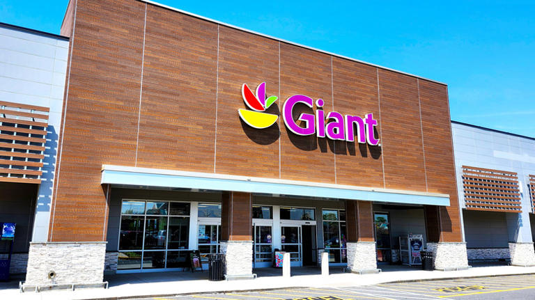 13 grocery store chains with the best gas rewards