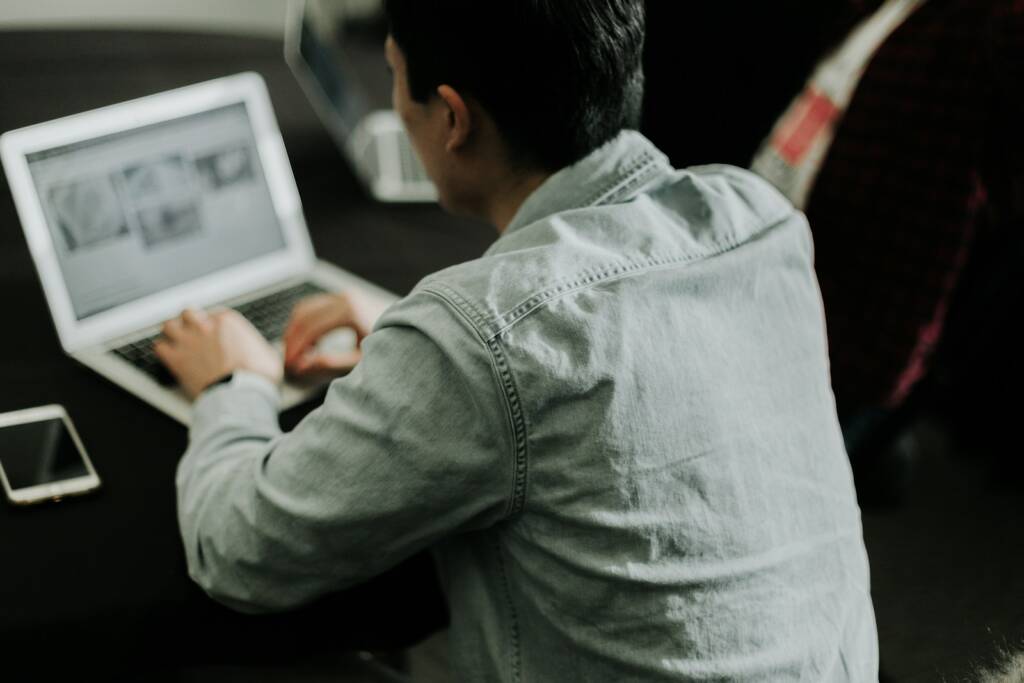 2 simple habits founders who last a decade always practice