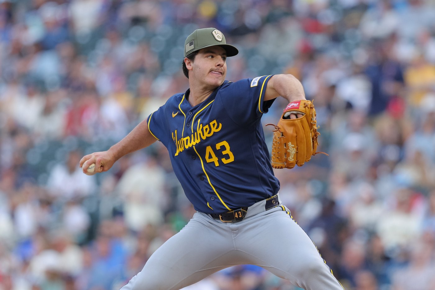 Brewers' Logan Henderson goes on IL with lower back strain