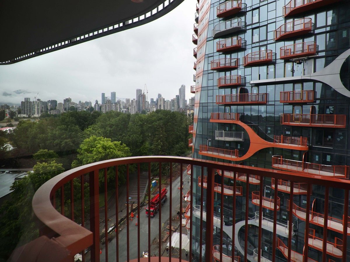 See Vancouver's Sen̓áḵw towers, from the inside out