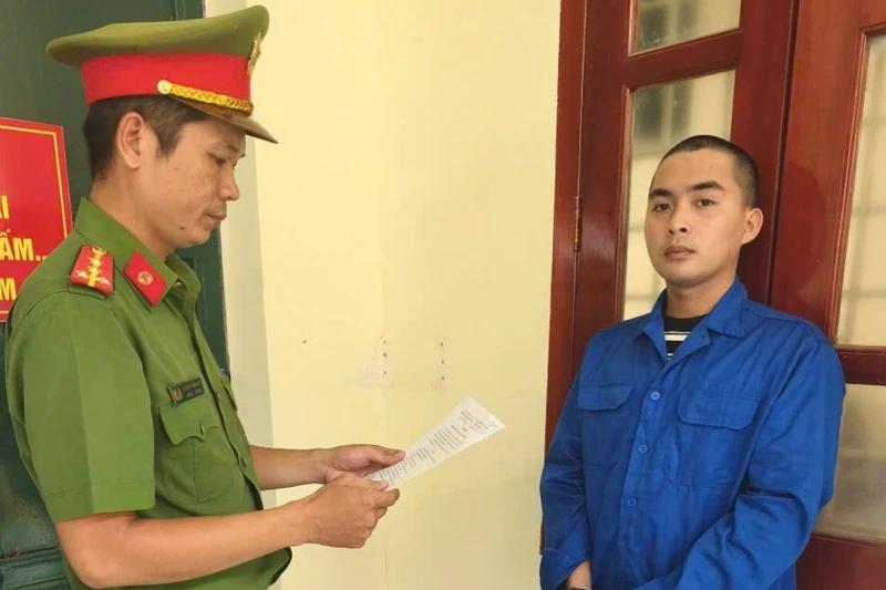 Khởi tố đối tượng chuyển 1kg vàng qua biên giới