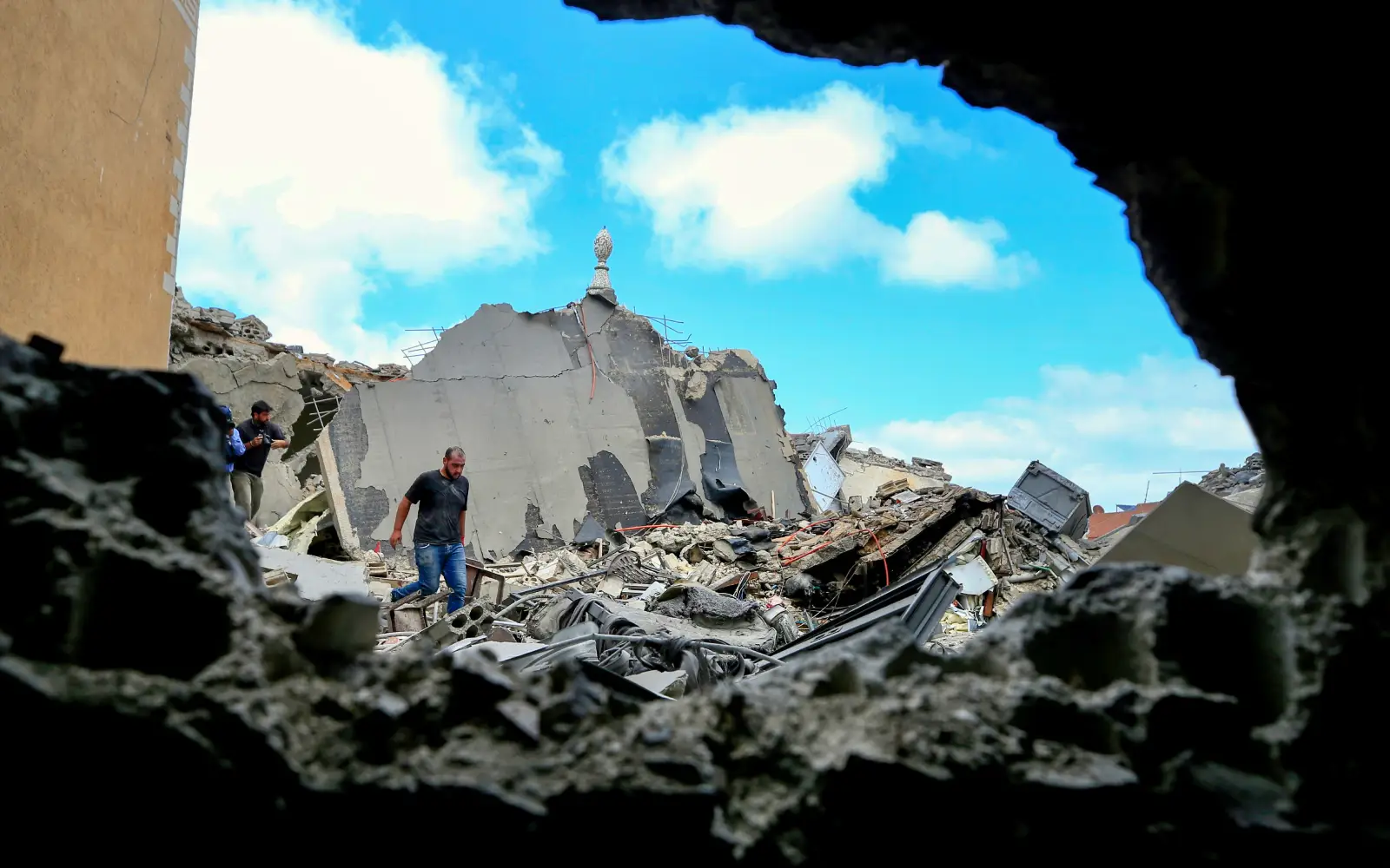 Israeli strikes kill 31 in south Lebanon as Israel expands ground ...