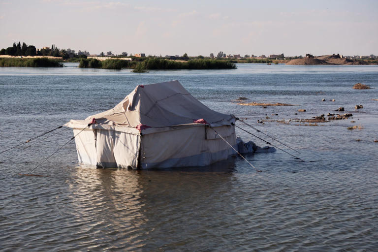 Authorities urge Euphrates riverbank residents in Syria to move inland ...