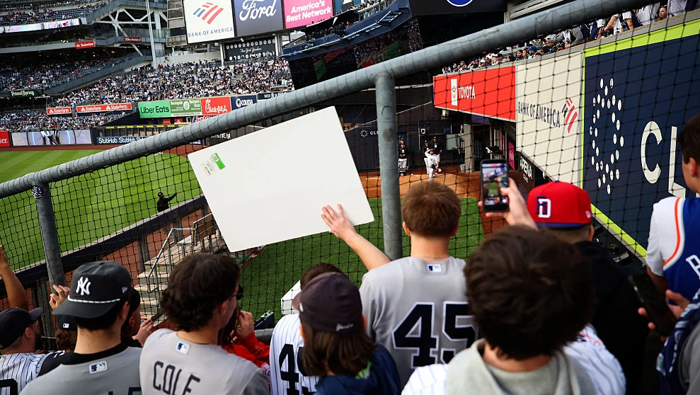 Yankees sign Peter Strzelecki as bullpen depth option