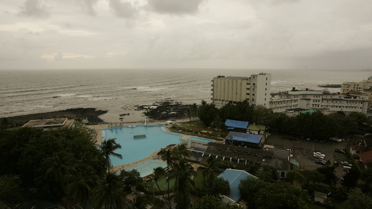'Thrown out for being Indian': Why Shashi Tharoor's Breach Candy Club story is back in focus