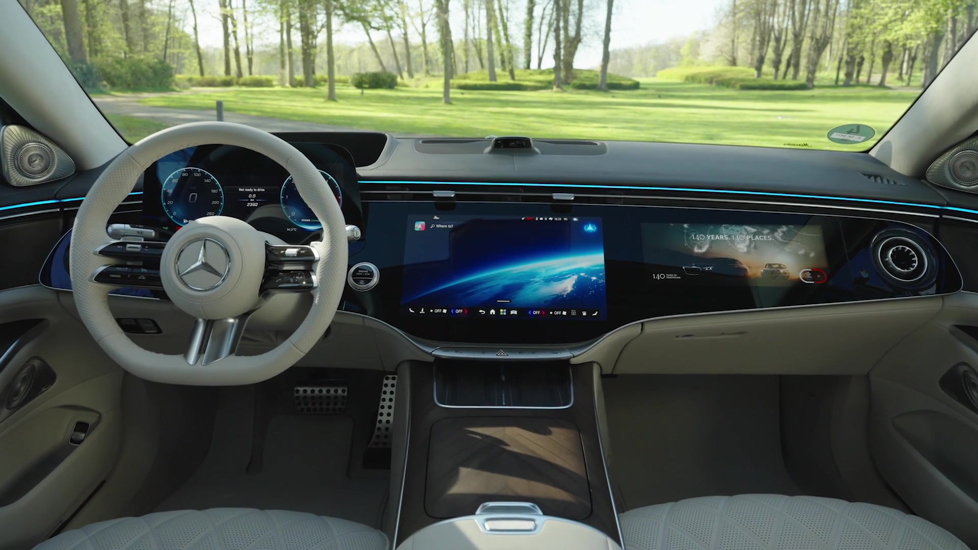 Mercedes-Benz S 450 d 4MATIC interior design in High Tech Silver