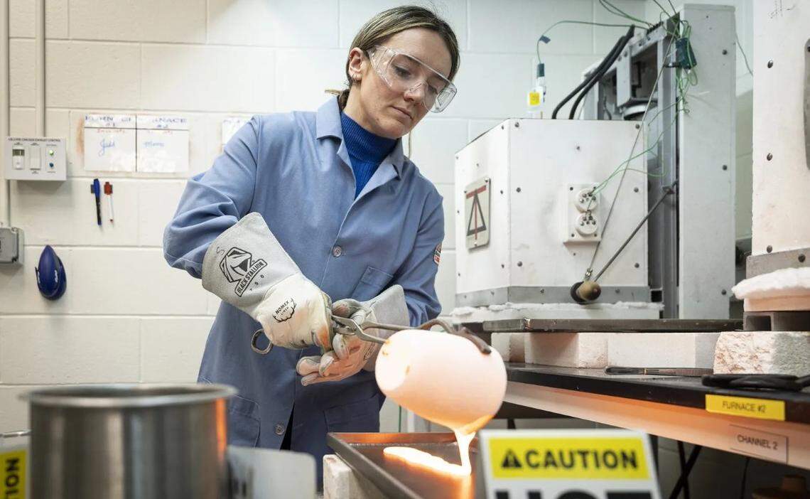Seeking reassurance at a federal lab in Richland where AI is booming