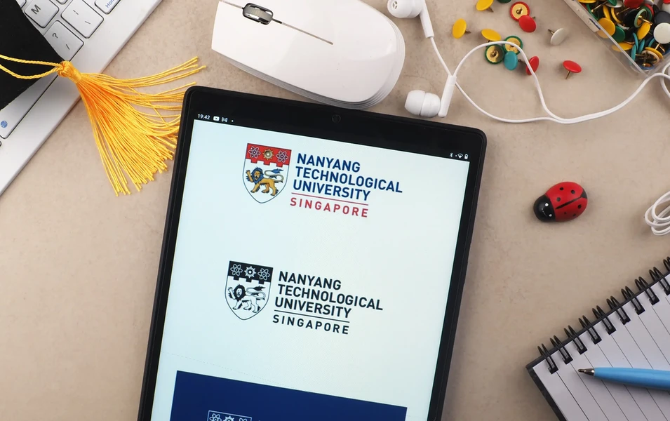 NTU's seed-sized robot switches surgical tools in under a second
