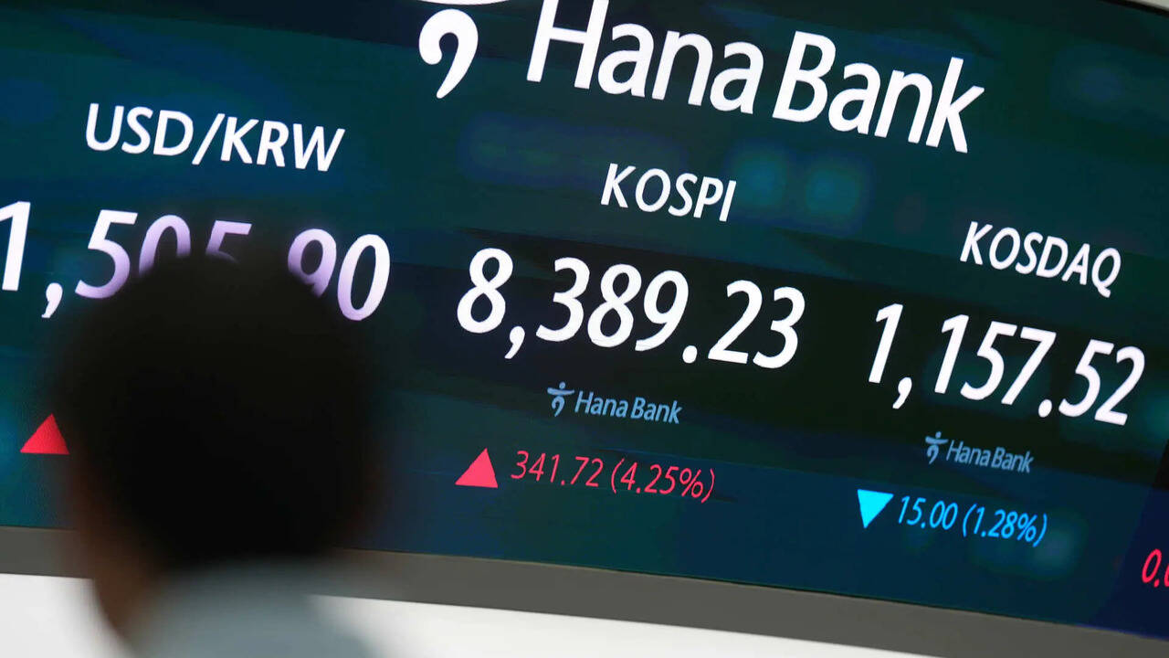 Asian markets rise amid Wall Street records; oil prices decline