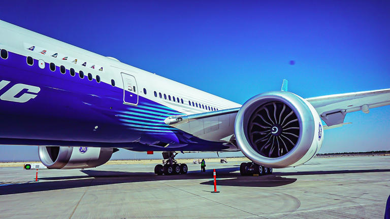 How the world's largest jet engine's 2,400°F combustor fix decides the ...
