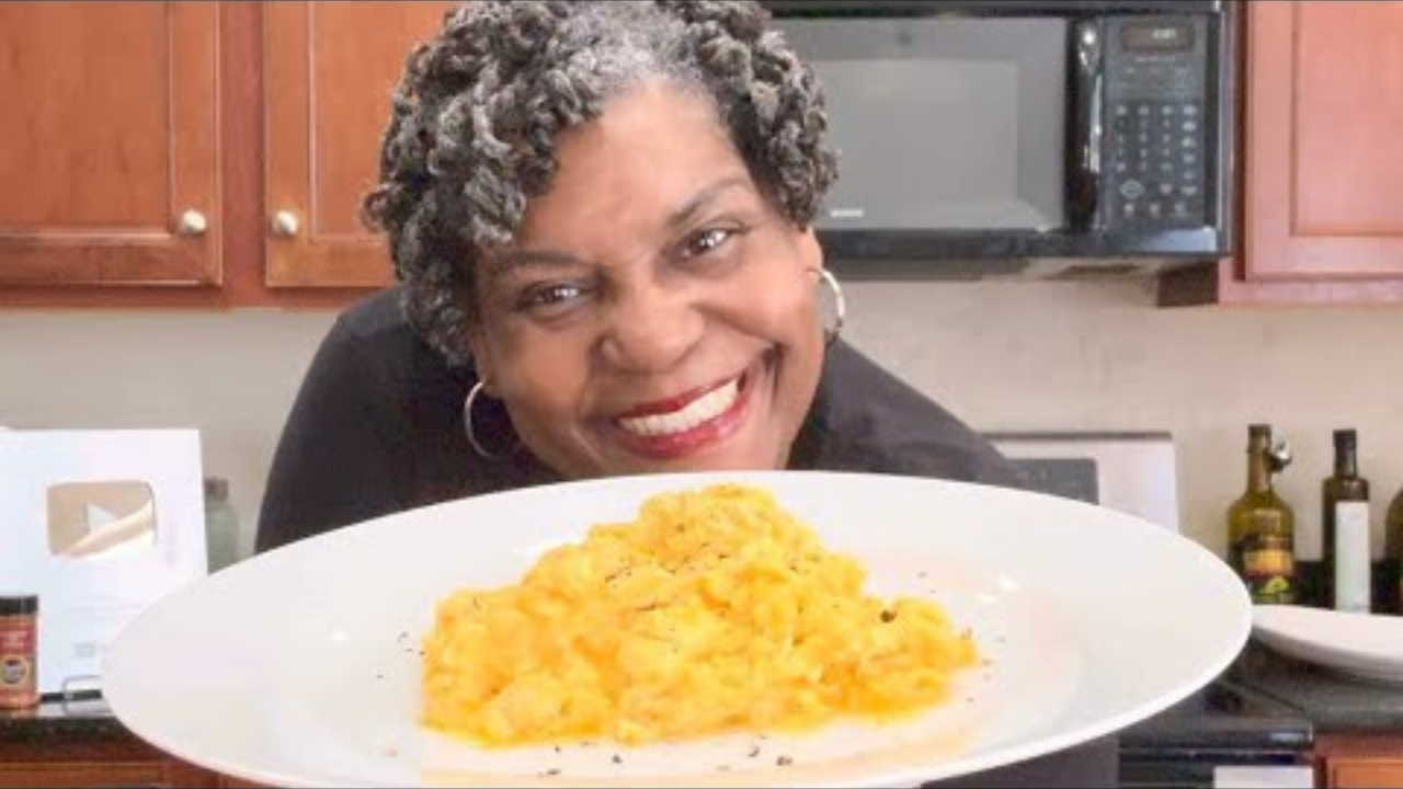 Easy scrambled eggs recipe for breakfast