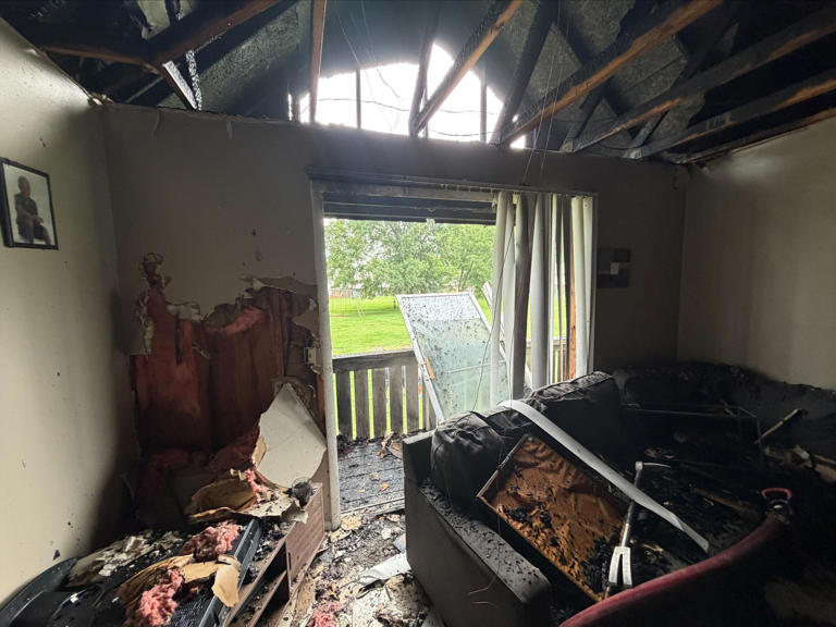 2 apartments damaged in Murfreesboro patio fire