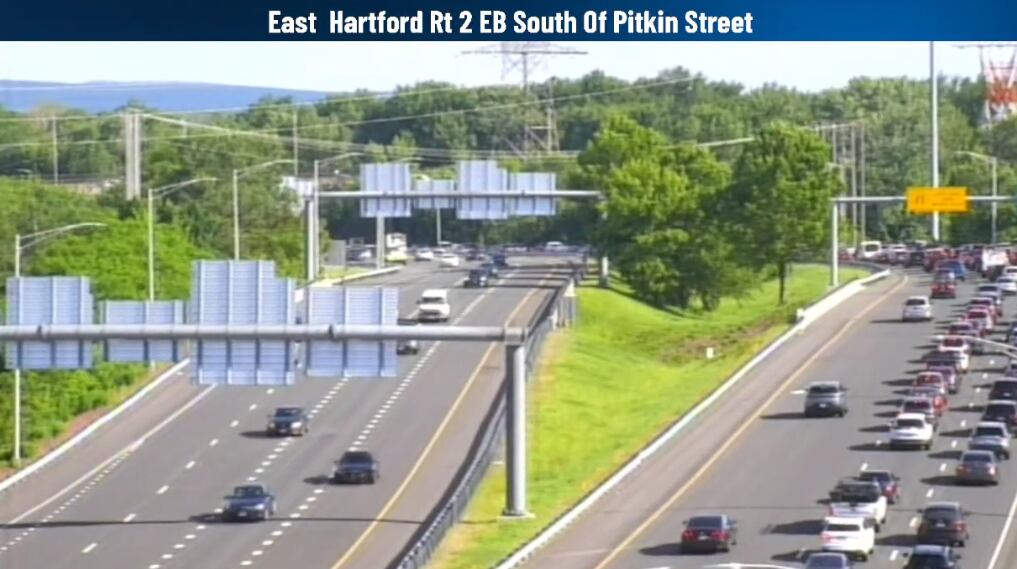 Multi-vehicle crash closes lane on Route 2 in East Hartford