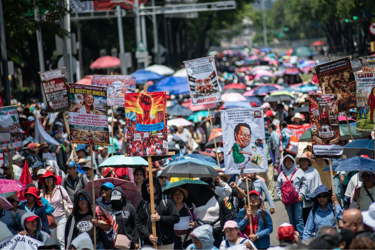 Paro nacional de la CNTE: maestros marchan al Zócalo y mantienen ...
