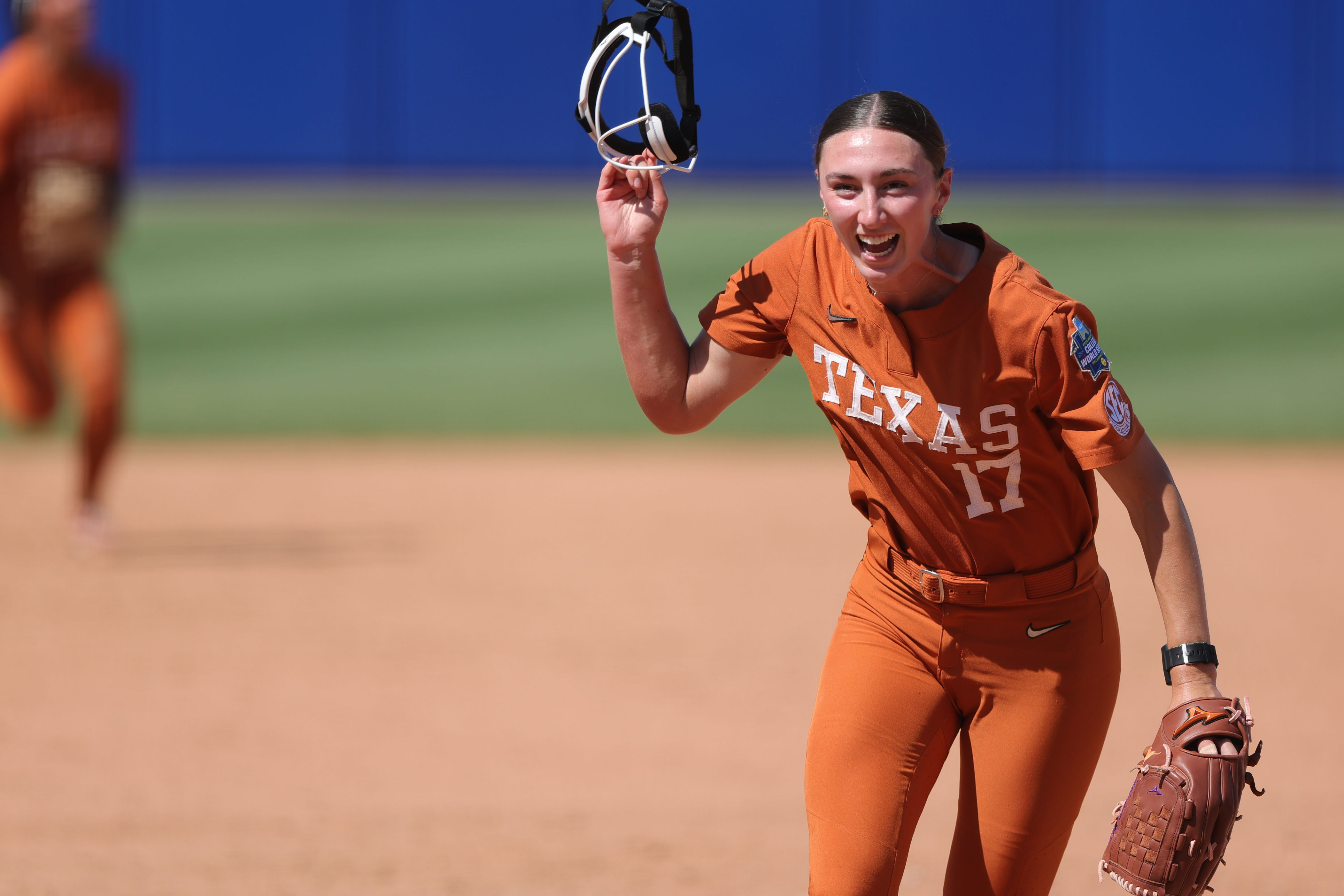 2026 WCWS: Kavan blanks Tennessee, leads Texas back to champ series