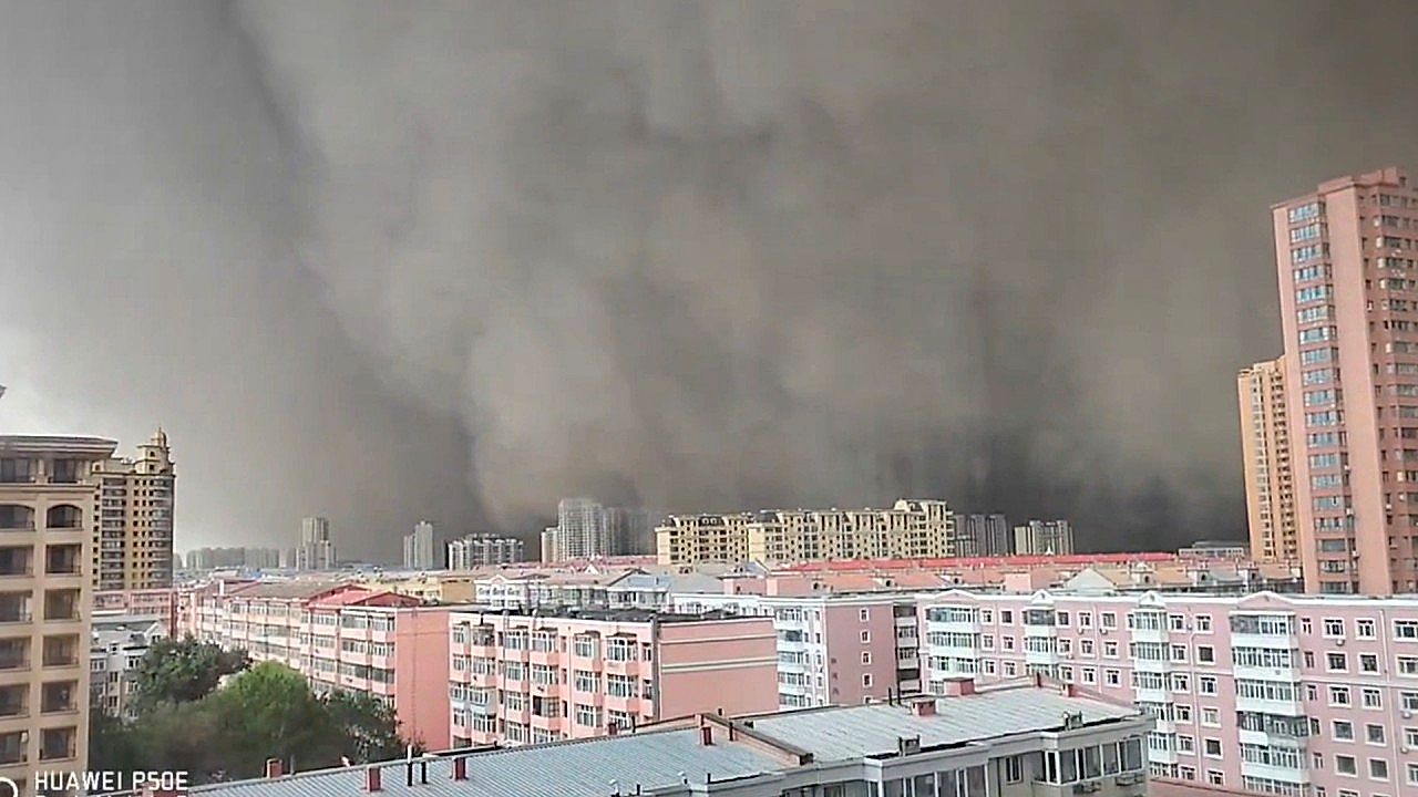 Curated visual reference: Fresh Look at Towering Dust Storm Wall Swallows City Skyline In China