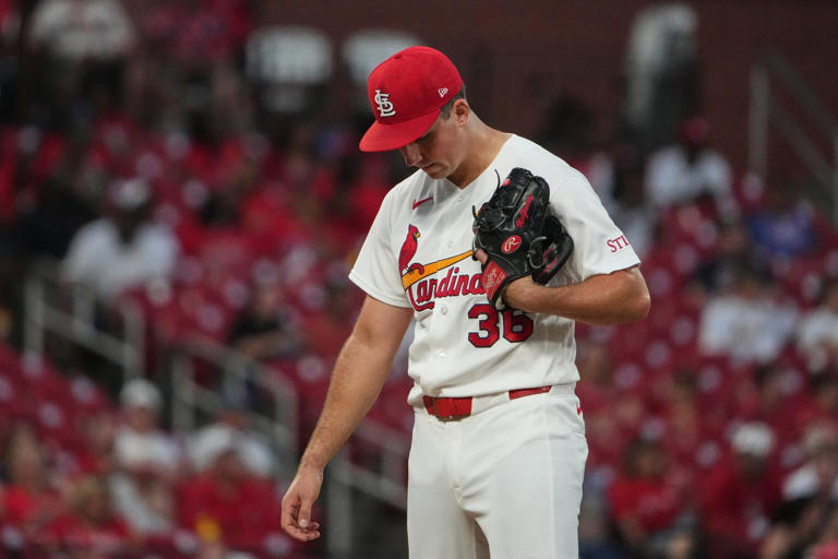 Jacob deGrom earns 100th career win on 4th try as Rangers top Cardinals 2-1