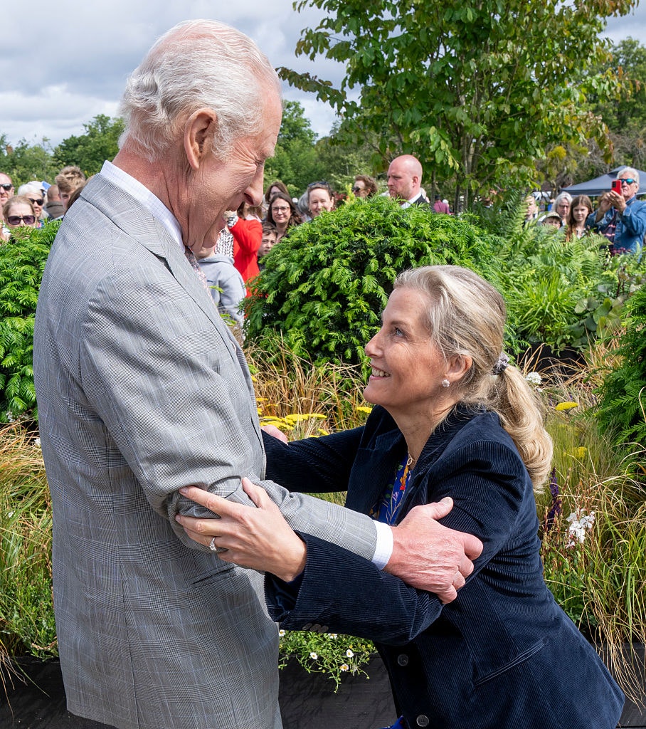Senior royal on secret mission to heal Kate Middleton and Meghan Markle ...