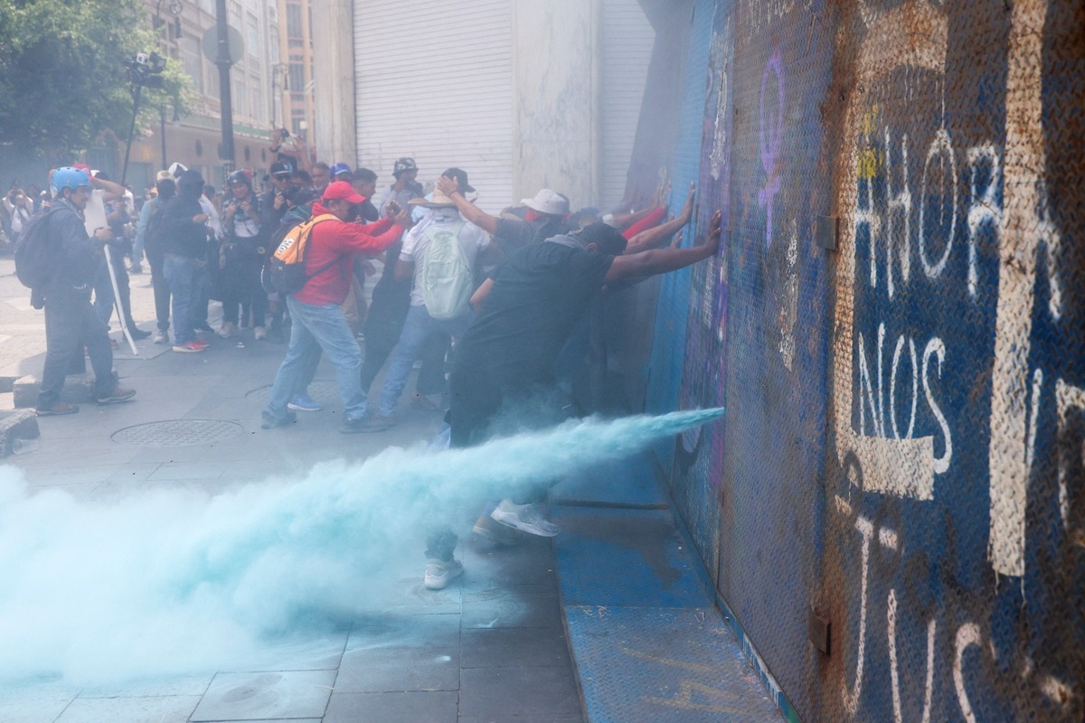 Maestros resultan lesionados durante marcha de la CNTE en CDMX