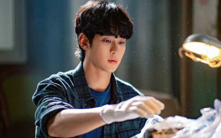 Kim Soo Hyun trở lại đóng phim sau loạt ồn ào?