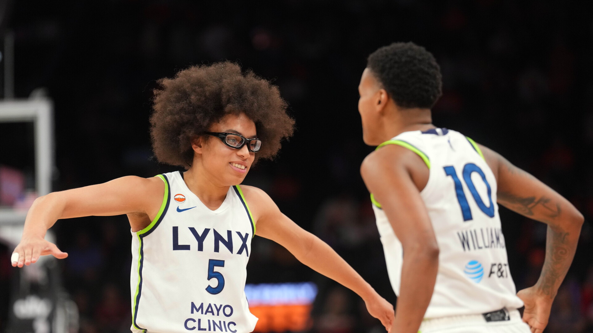 Courtney Williams scores 30, Olivia Miles has 19 and the Lynx ease