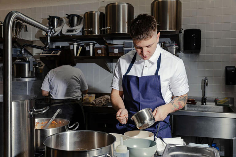 El nuevo restaurante de moda en Madrid está en Delicias y es un viaje ...