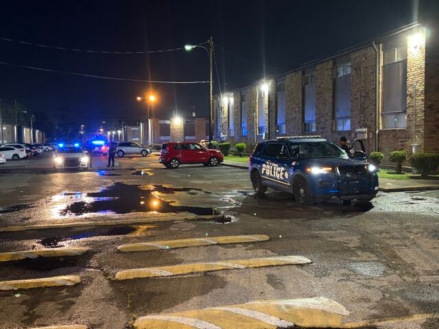 MPD: 1 injured after shooting at apartment complex in Parkway Village