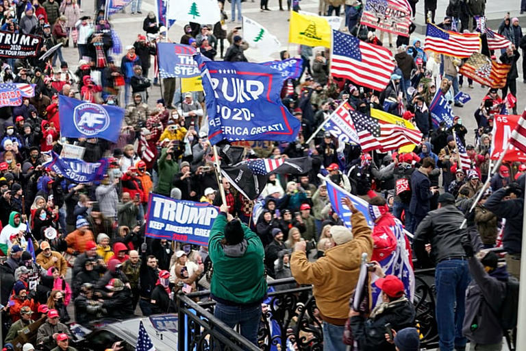 Alborotadores leales al presidente Donald Trump en el Capitolio de Estados Unidos, en Washington, el 6 de enero de 2021 AP Photo