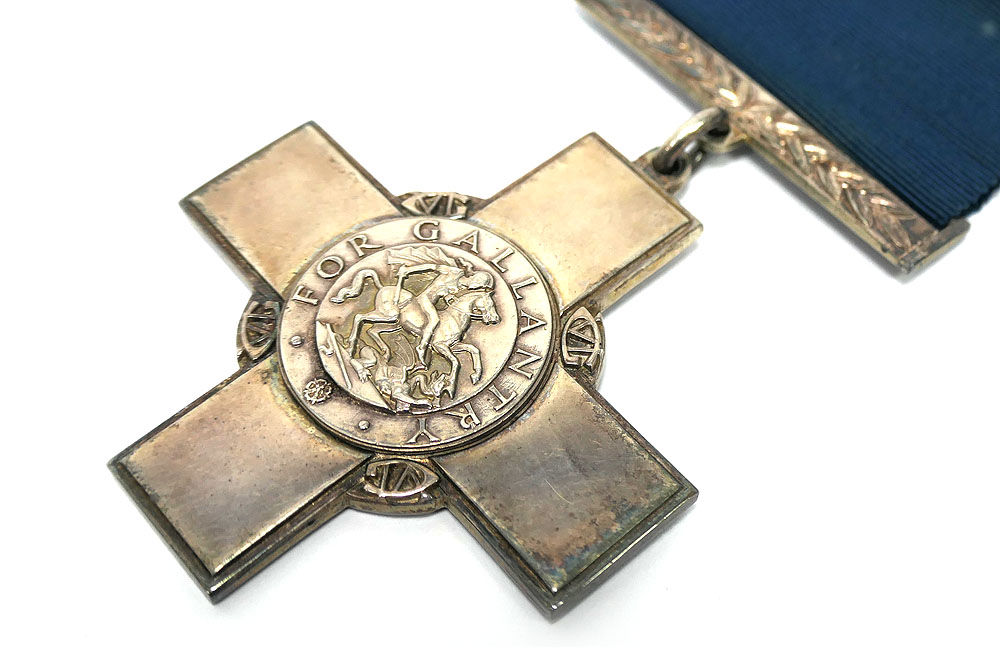 George Cross, awarded for extreme bravery in 1947, to be auctioned in ...