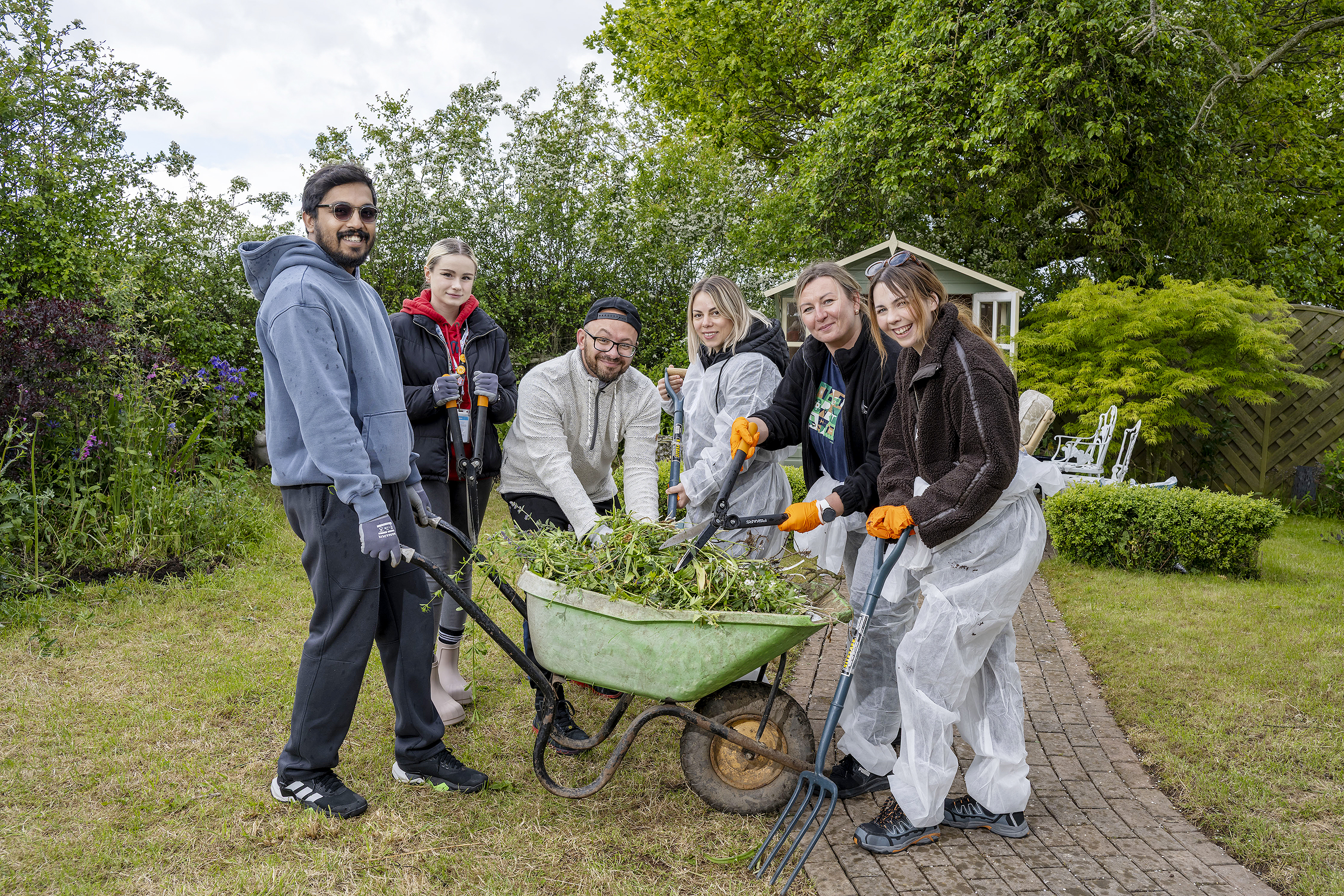 Amazon volunteers get stuck in with Leicestershire children’s charity