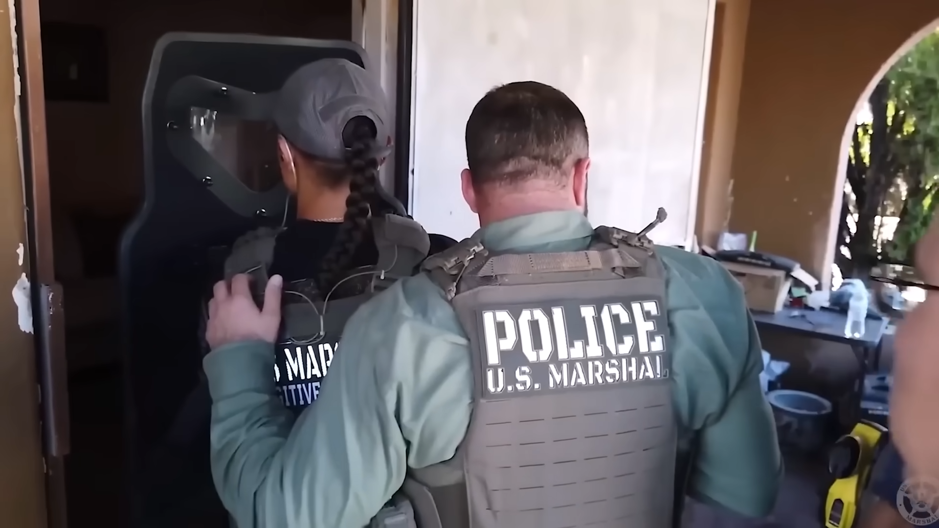 US marshals hunt down armed fugitives across Ohio