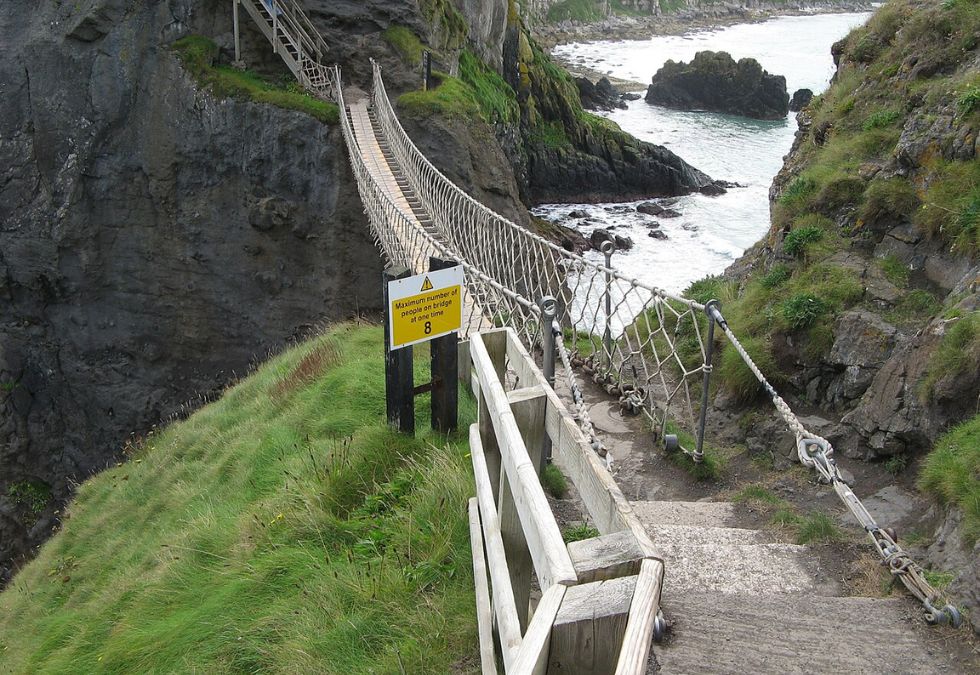 10 rope bridges that look absolutely petrifying